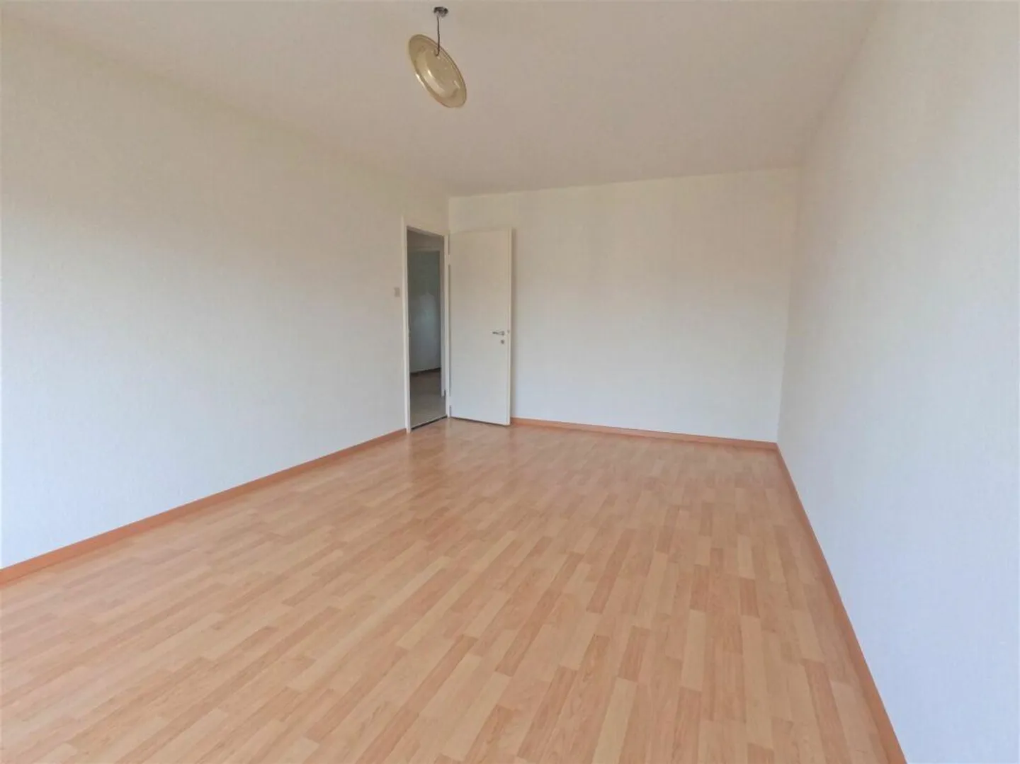 Ampio e luminoso appartamento con 4 stanze vicino al centro. Senza balcone - Foto 10 di 11