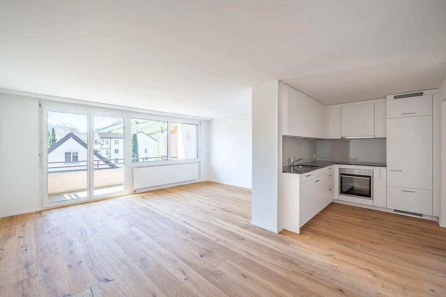 Appartamento di 4,5 locali ristrutturato con balcone - Foto 3 di 10