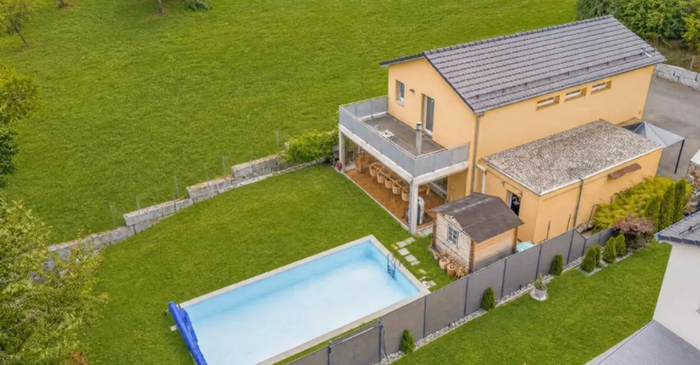 Villa familiale récente avec piscine chauffée et vue dégagée - Foto 1 di 13
