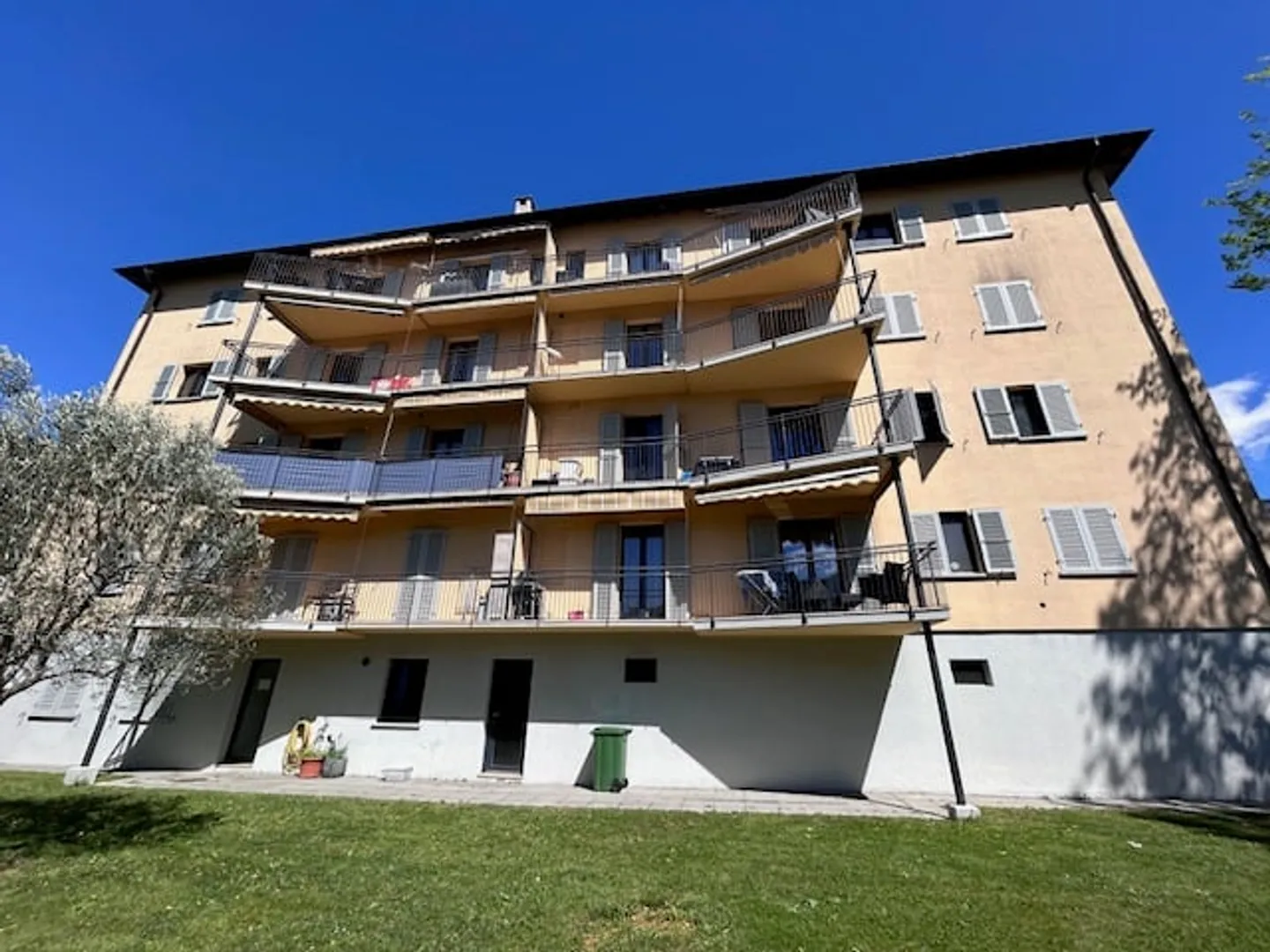 Grande appartamento di 4 ½ locali a Giubiasco in zona residenziale - Foto 1 di 16