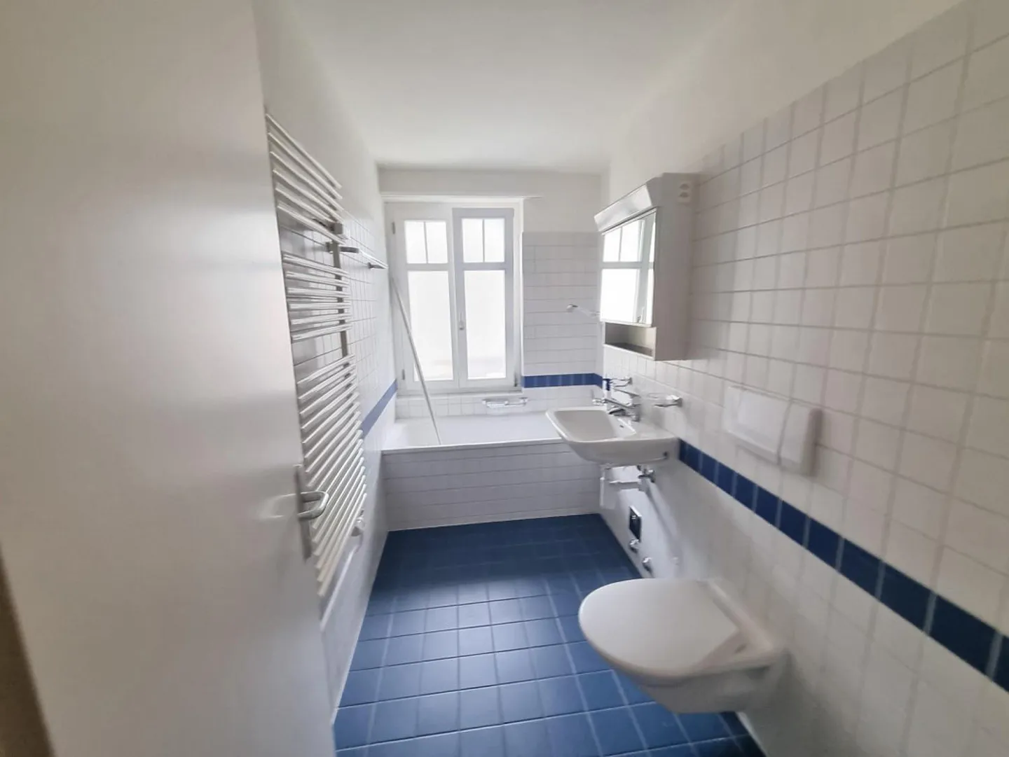 Spacious, cozy 2.5 room apartment for rent in trendy neighborhood available immediately. - Photo 5 of 5