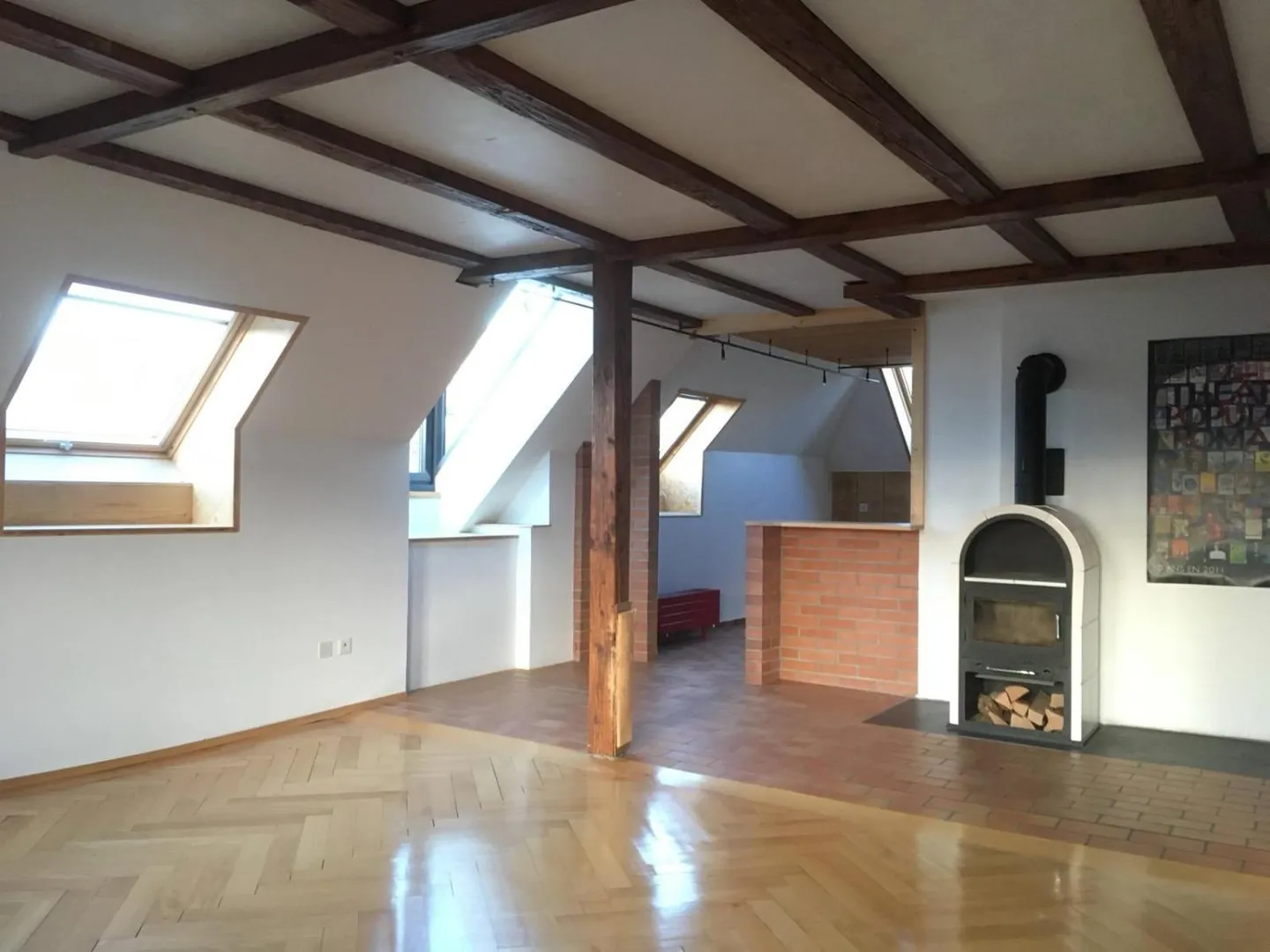 Ultimo piano 2.5 stanze - Foto 2 di 8