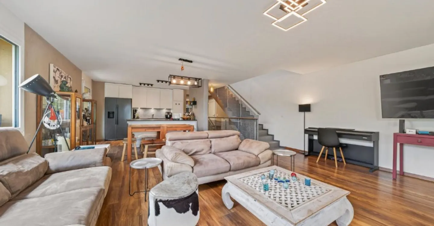 Villa familiale récente avec piscine chauffée et vue dégagée - Foto 3 di 13