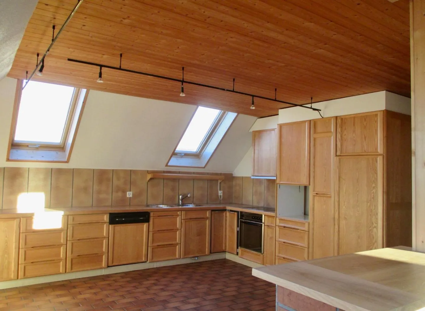 Ultimo piano 2.5 stanze - Foto 1 di 8