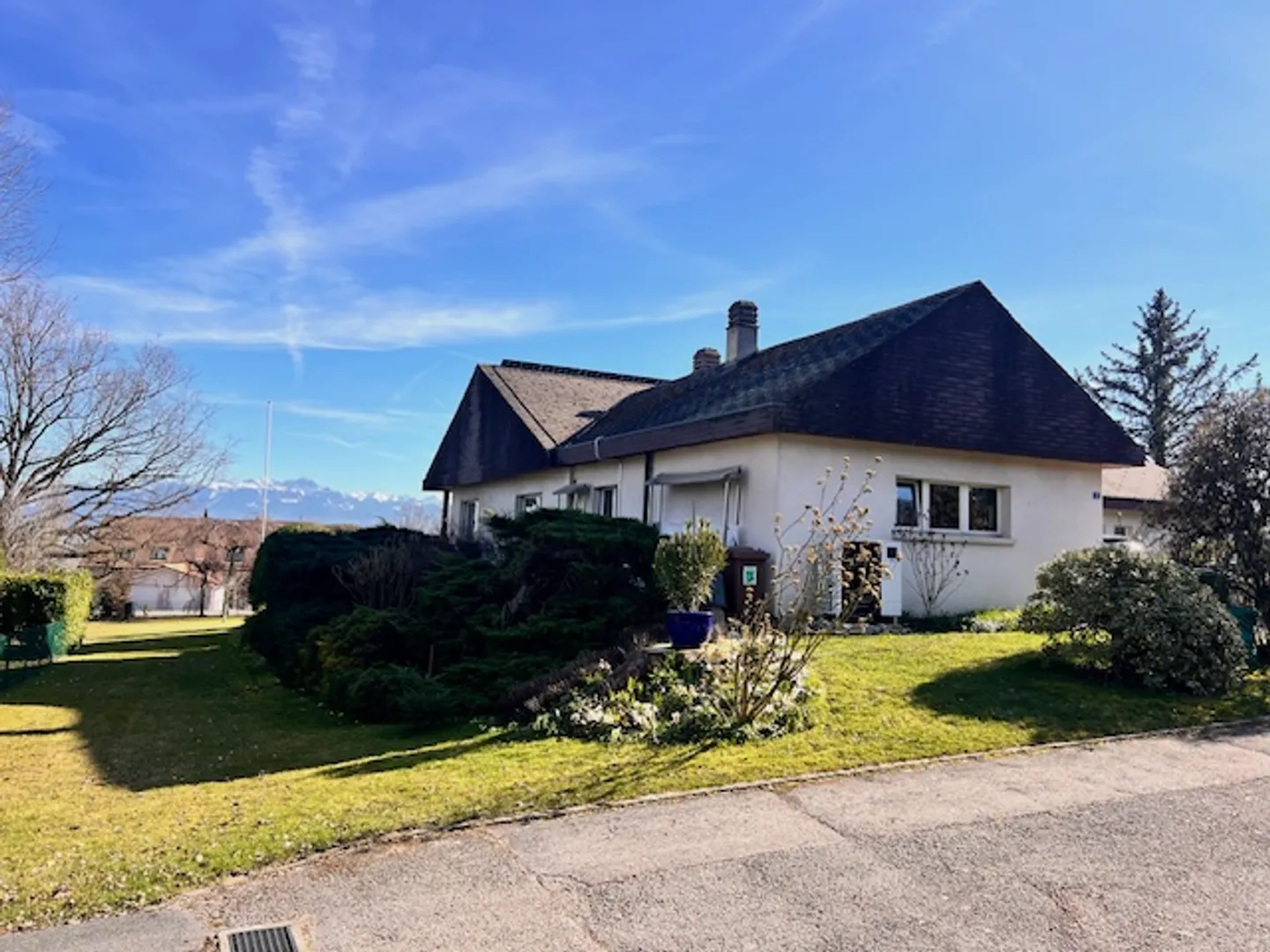 Maison individuelle à Vufflens-le-Château en viager (sur un grand terrain constructible après l'expiration du droit de résidence) - Photo 2 sur 13