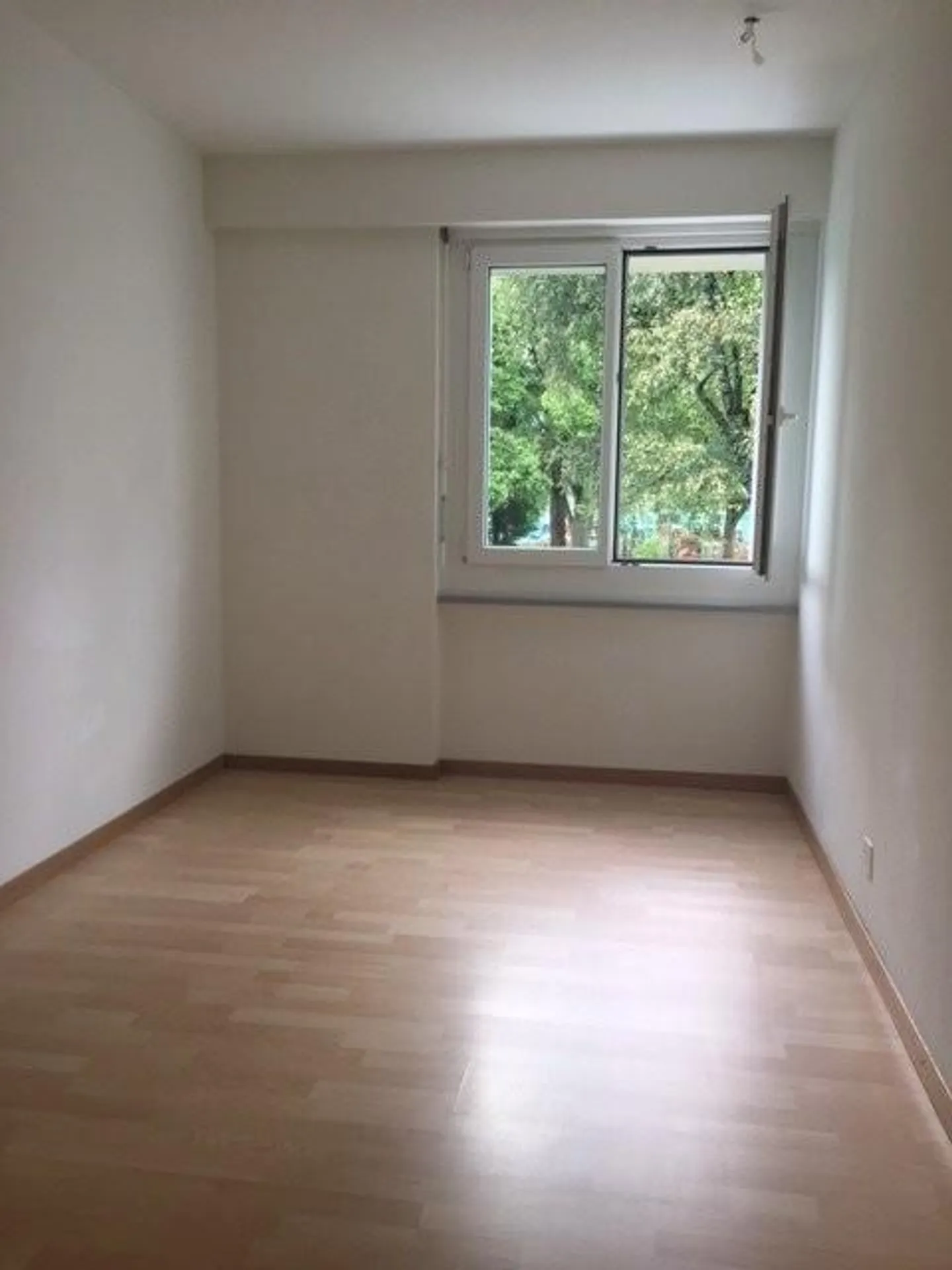 Appartement rénové et abordable près de la gare - Photo 5 sur 8