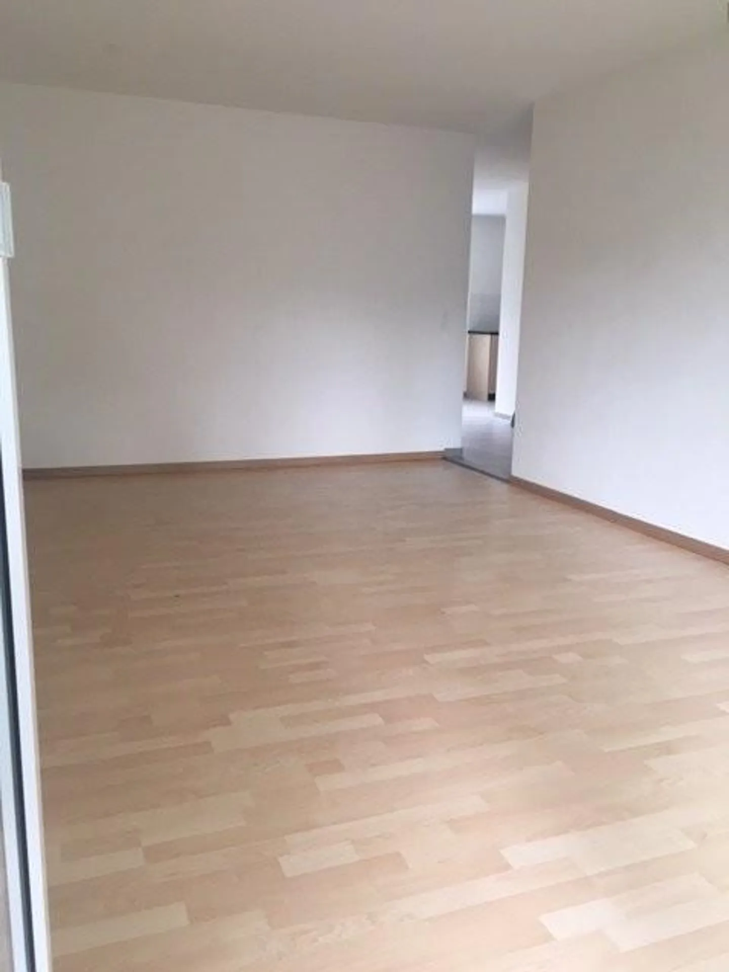 Appartement rénové et abordable près de la gare - Photo 3 sur 8