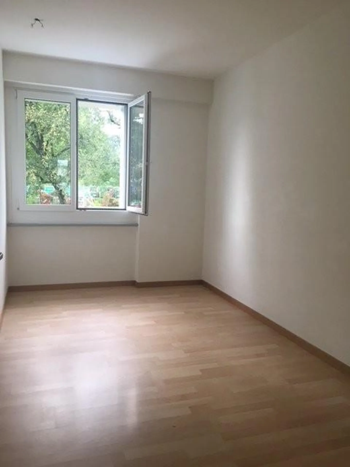 Appartement rénové et abordable près de la gare - Photo 4 sur 8