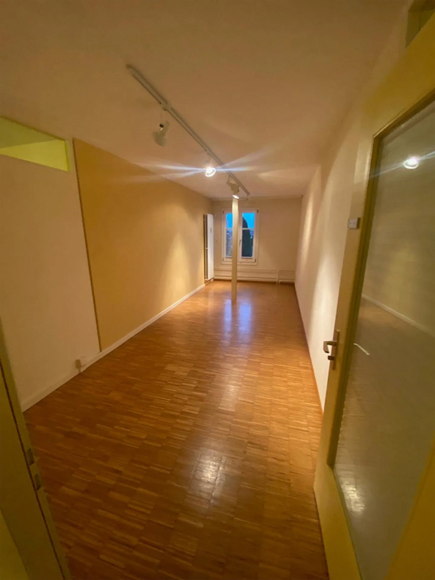 Spazi per atelier/magazzino/lavoro a maglia in affitto (17-37m²) - Foto 4 di 5