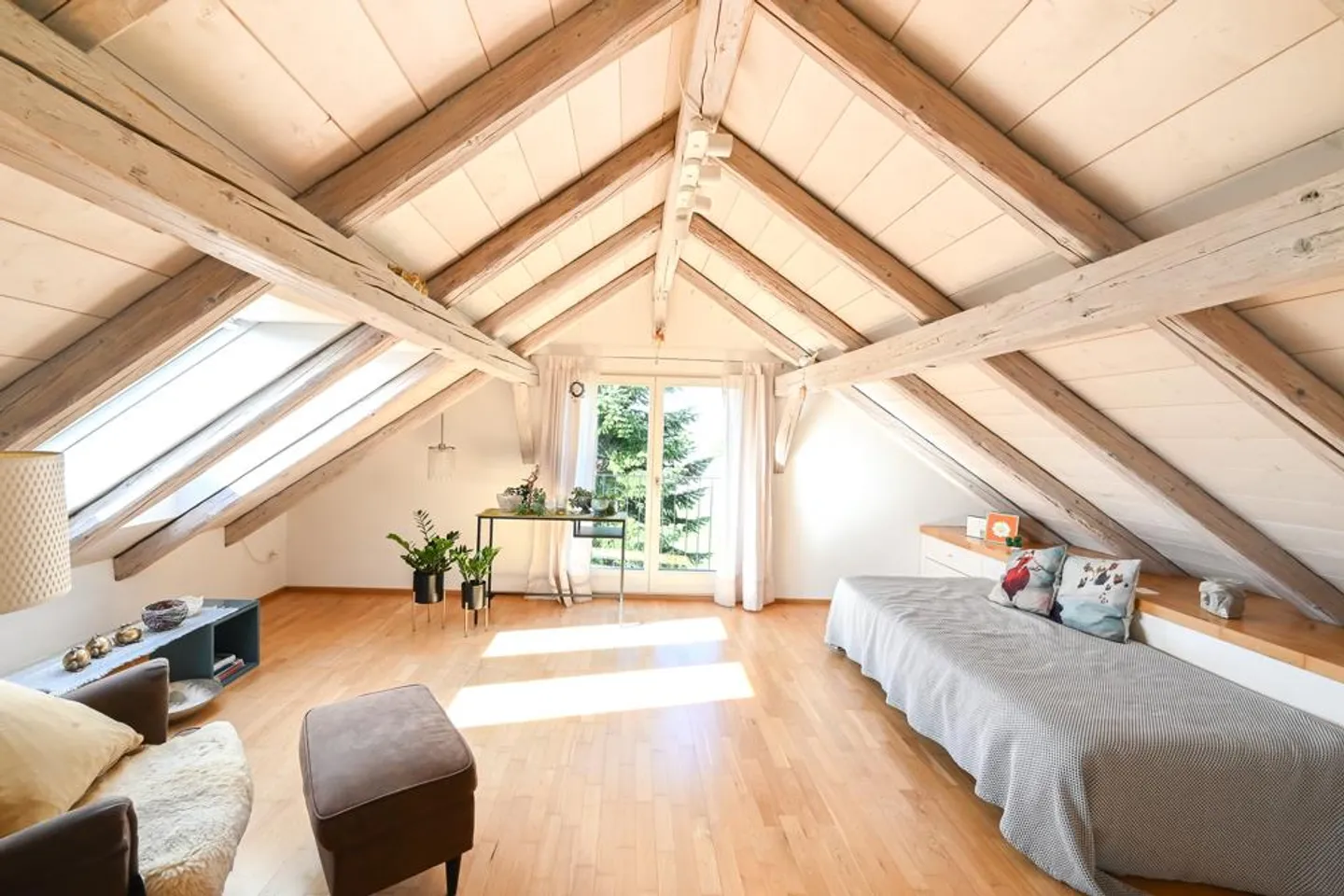 Quietly Located Single-Family House with Gallery and Special Charm - Photo 5 of 7