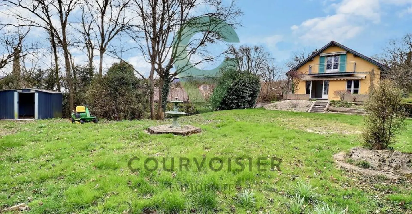 Villa mit Renovierungspotenzial - Foto 1 von 10