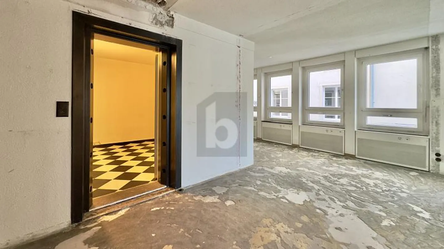 Attractive Commercial Space in Zurich - Photo 3 of 6