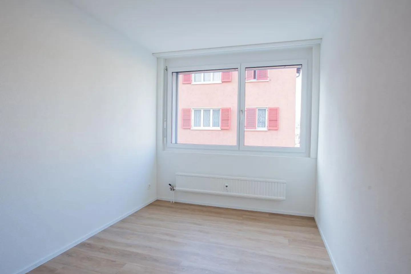 Appartamento ristrutturato con balcone soleggiato a Bienne - Foto 10 di 10