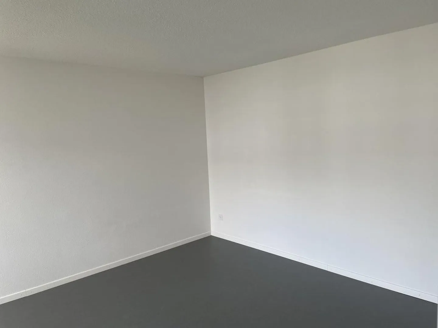 Appartement 2.5 pièces dans un endroit calme - Photo 2 sur 5