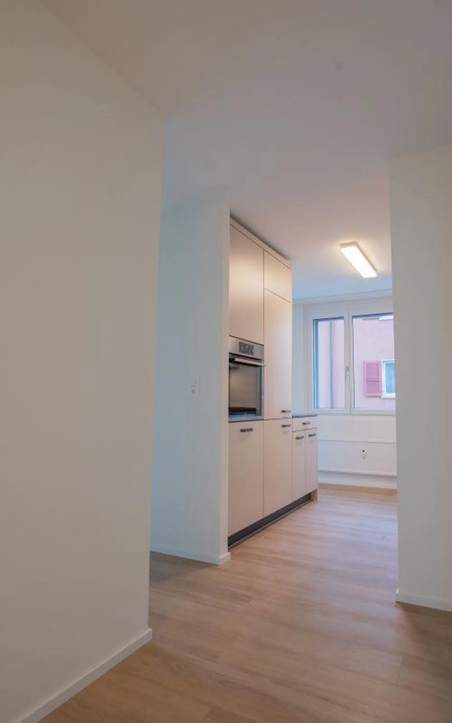 Appartamento ristrutturato con balcone soleggiato a Bienne - Foto 5 di 10