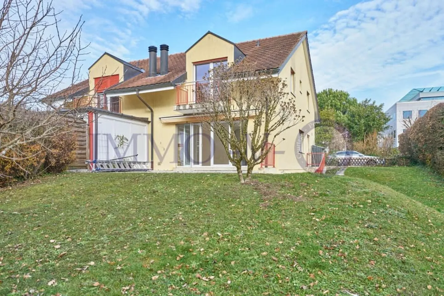 SPACIOUS WITH LARGE GARDEN IN A QUIET AREA - Photo 1 of 11