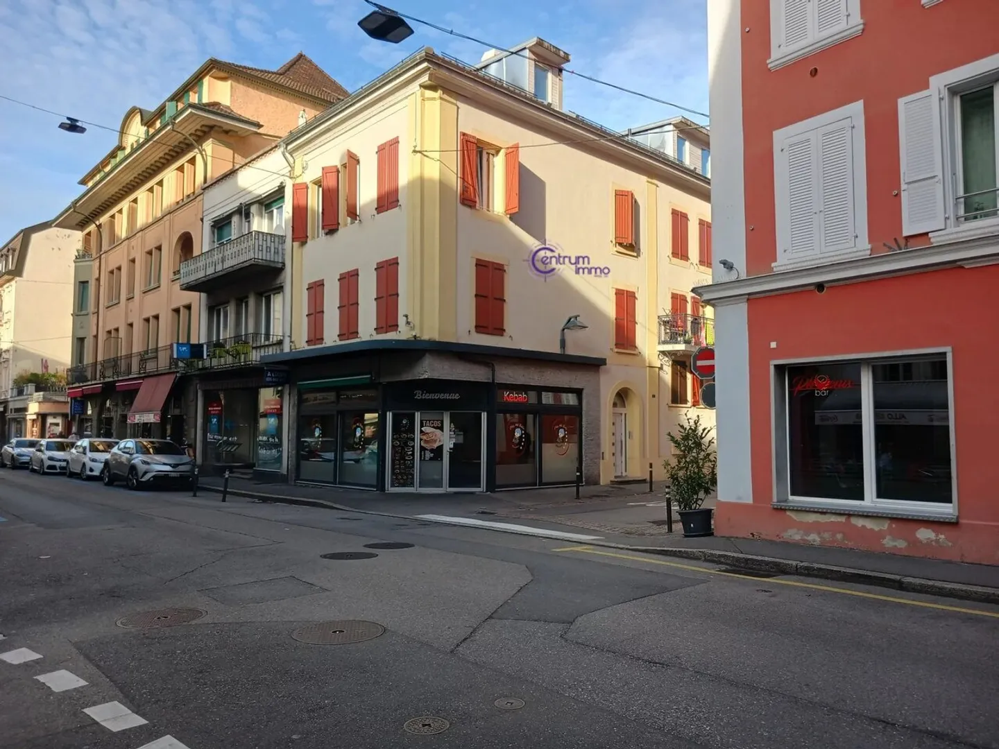 Mixed-use building - Photo 2 of 13