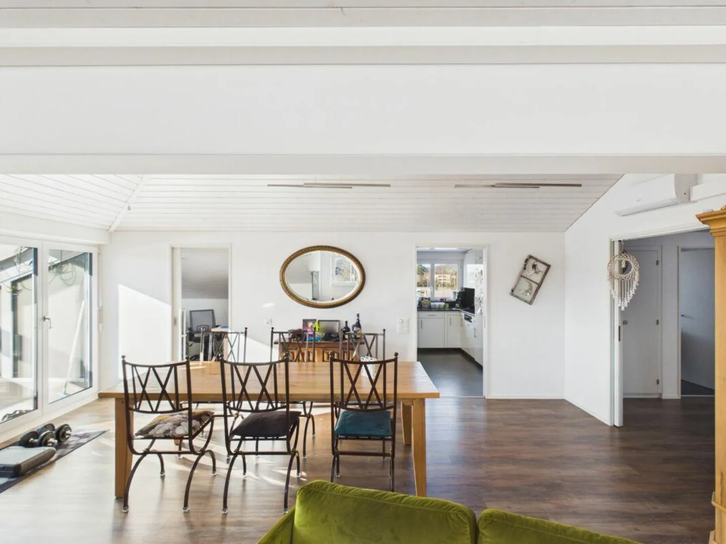 Dreamlike 4.5-Room Penthouse Apartment in Prime Location - Photo 8 of 20