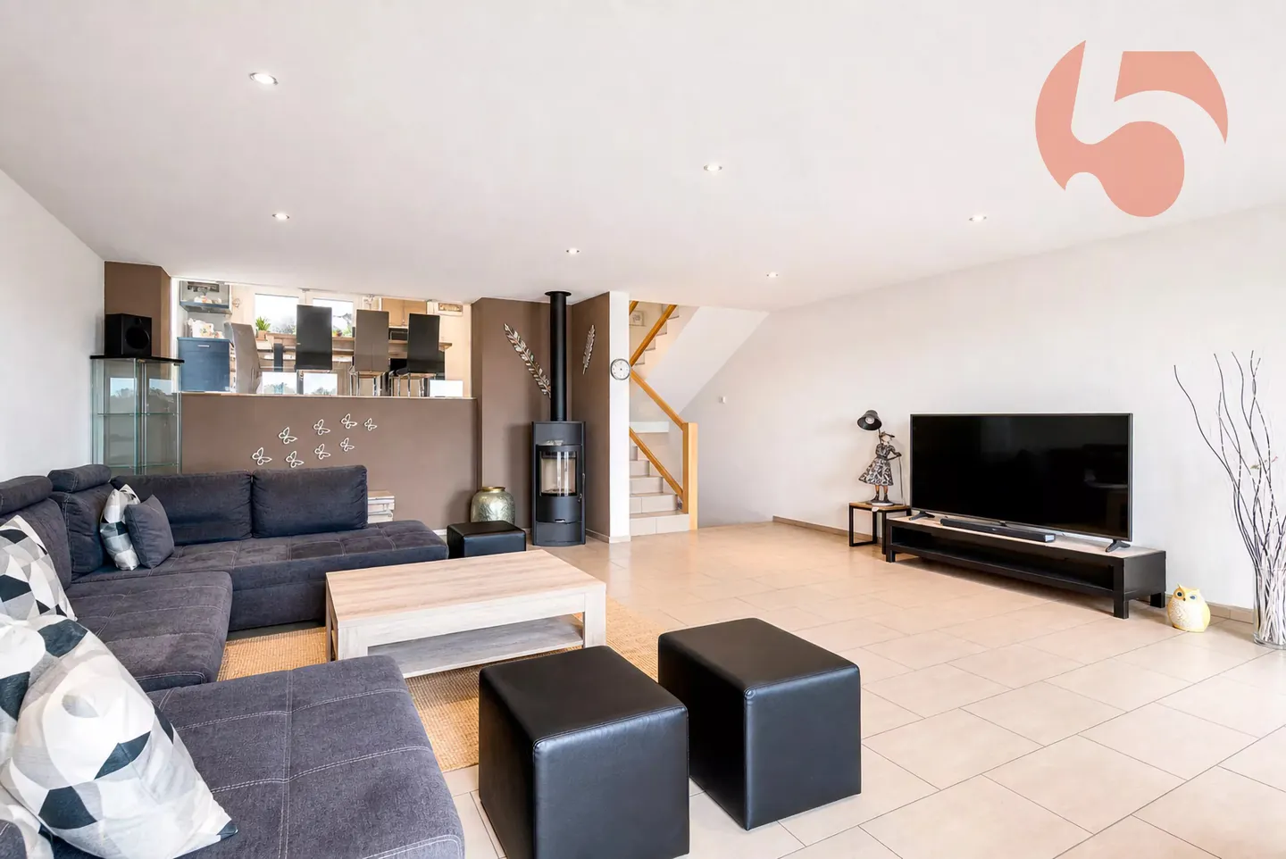 Stunning Villa with Jura View - Photo 4 of 13