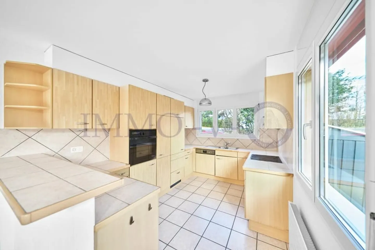 SPACIOUS WITH LARGE GARDEN IN A QUIET AREA - Photo 5 of 11