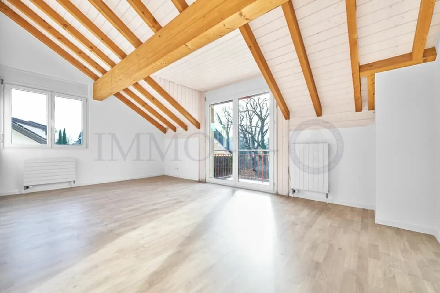 SPACIOUS WITH LARGE GARDEN IN A QUIET AREA - Photo 6 of 11