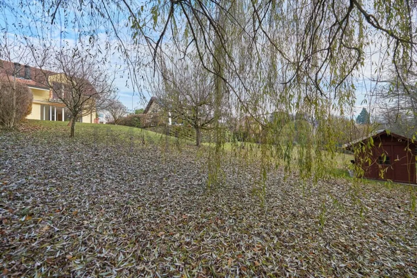 SPACIOUS WITH LARGE GARDEN IN A QUIET AREA - Photo 11 of 11