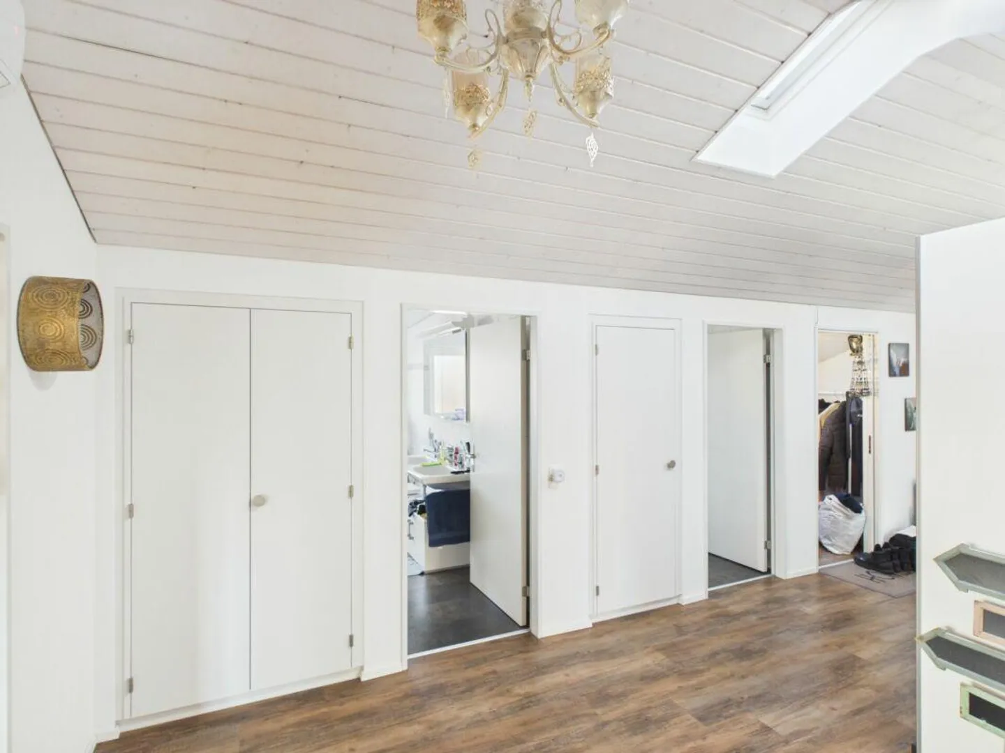 Dreamlike 4.5-Room Penthouse Apartment in Prime Location - Photo 17 of 20