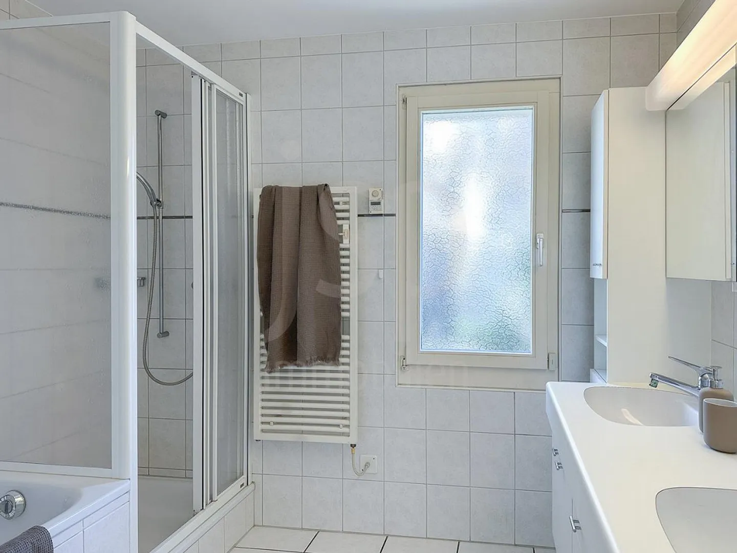 Maison individuelle élégante de 5,5 pièces à Schwarzenburg - Photo 8 sur 16