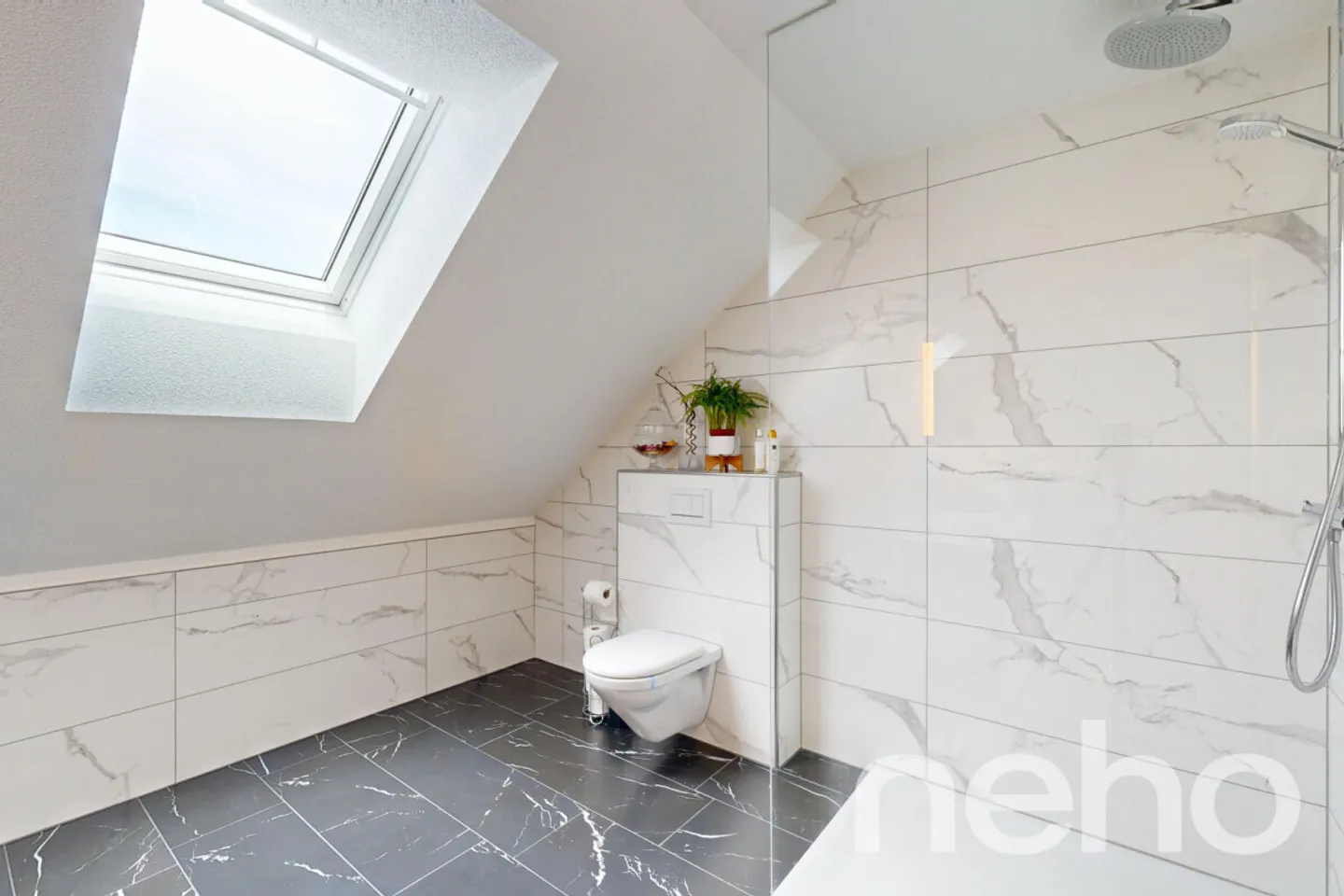 Beautiful single-family home with a lot of character on 300m2 of living space - Photo 11 of 13