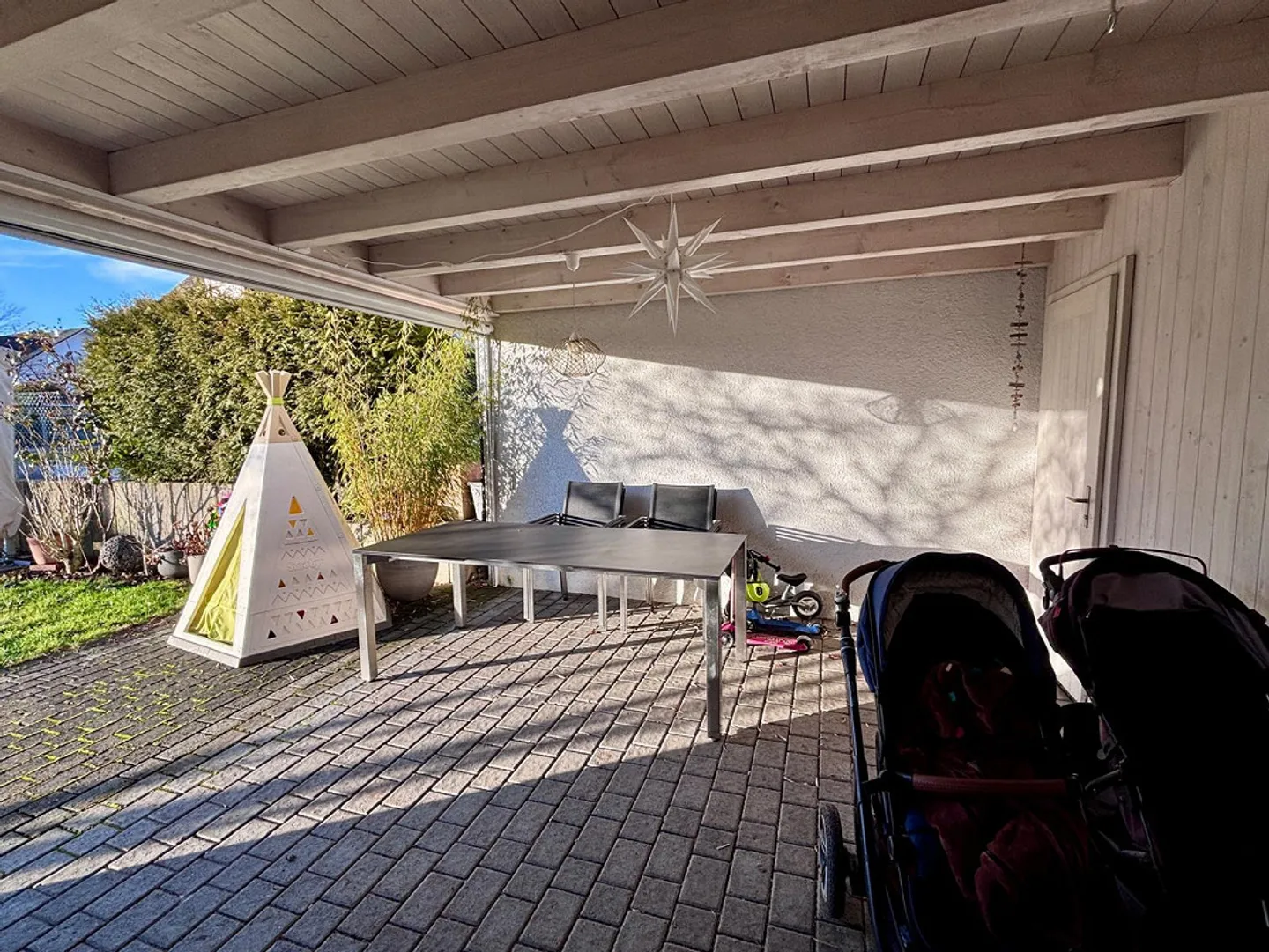 Casa bifamiliare per famiglie di 5,5 stanze con giardino in un quartiere tranquillo - Foto 5 di 26