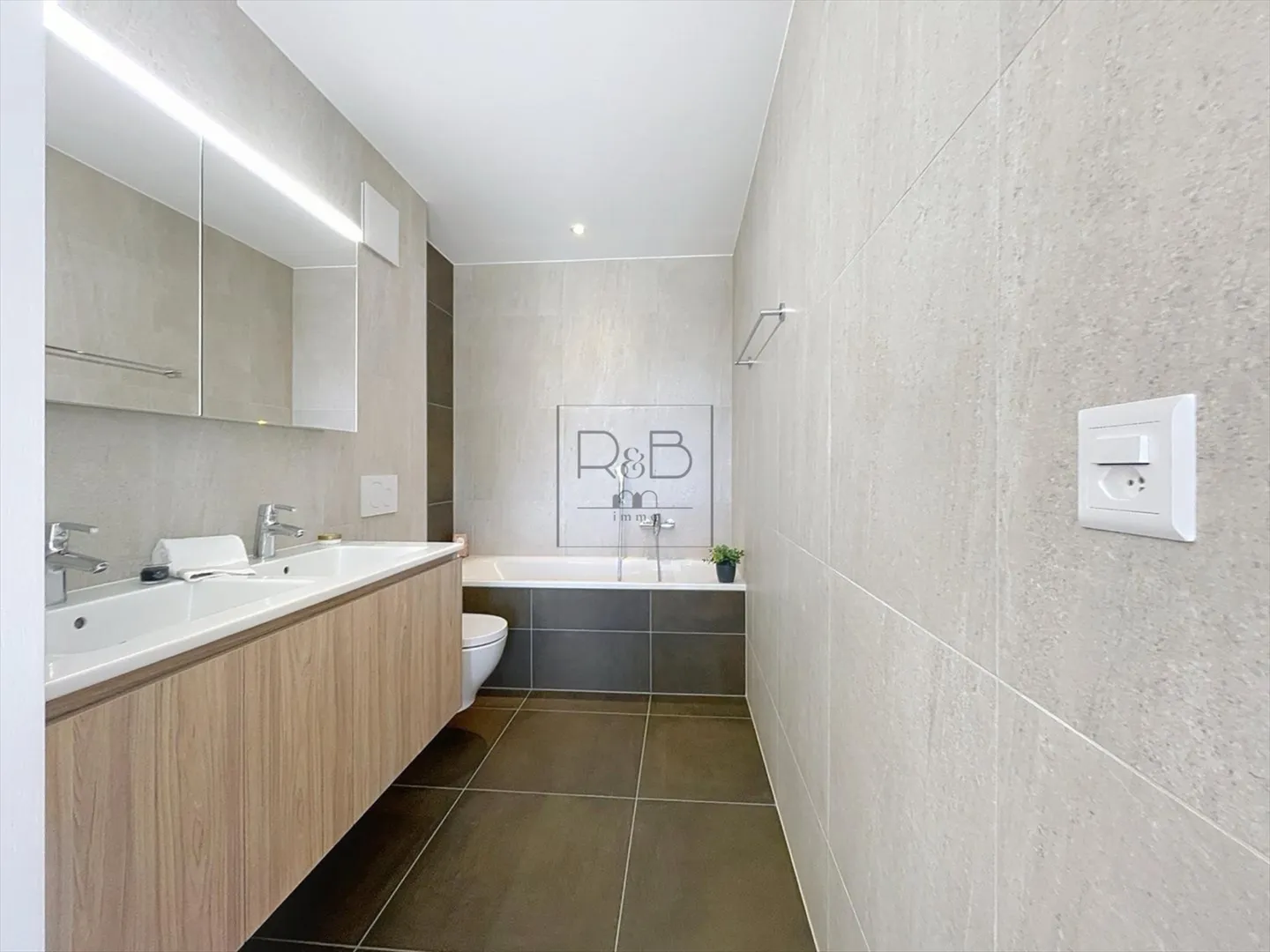 Magnificent 5.5-room new apartment - Photo 8 of 10