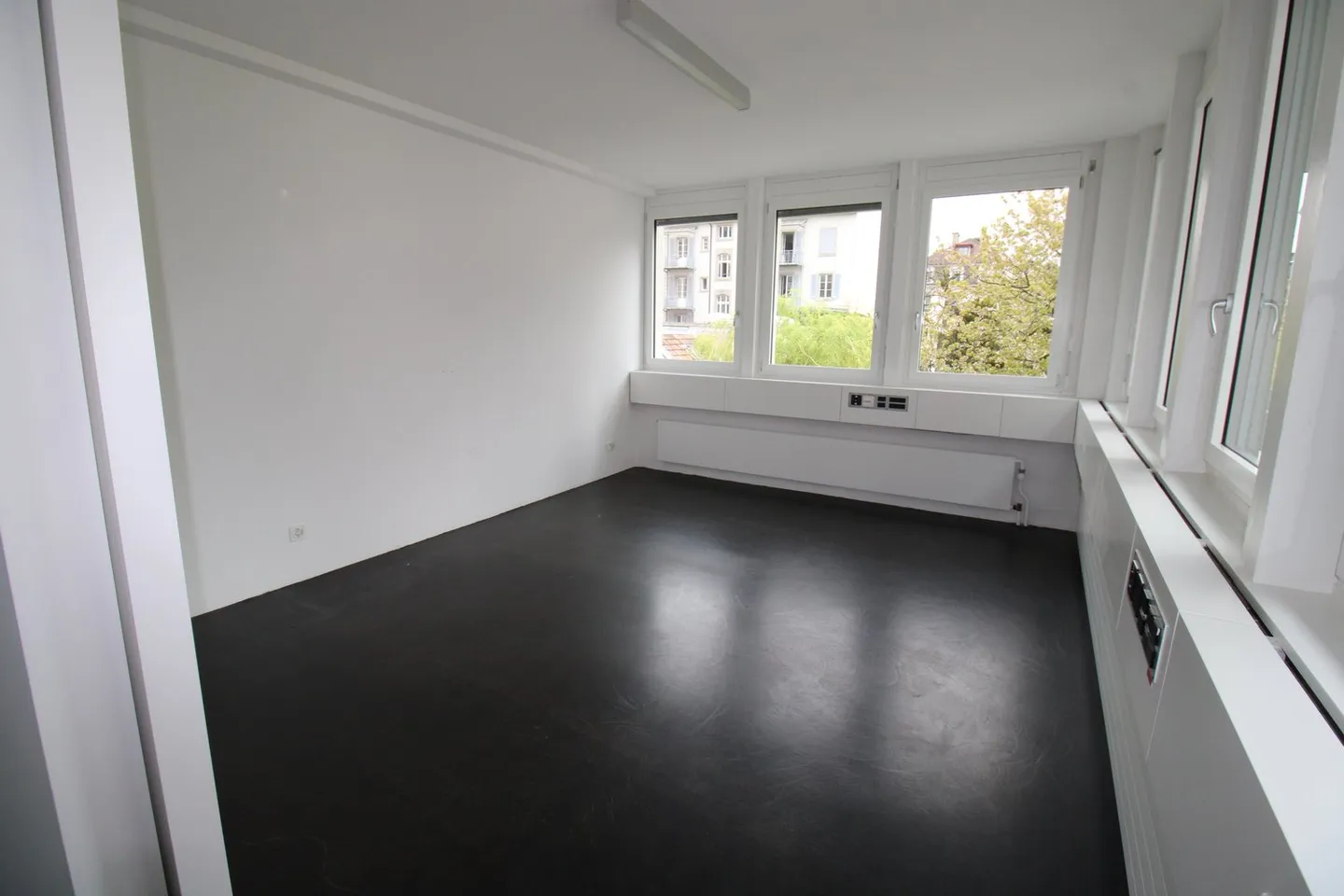 Emplacement calme au centre-ville - Photo 4 sur 6