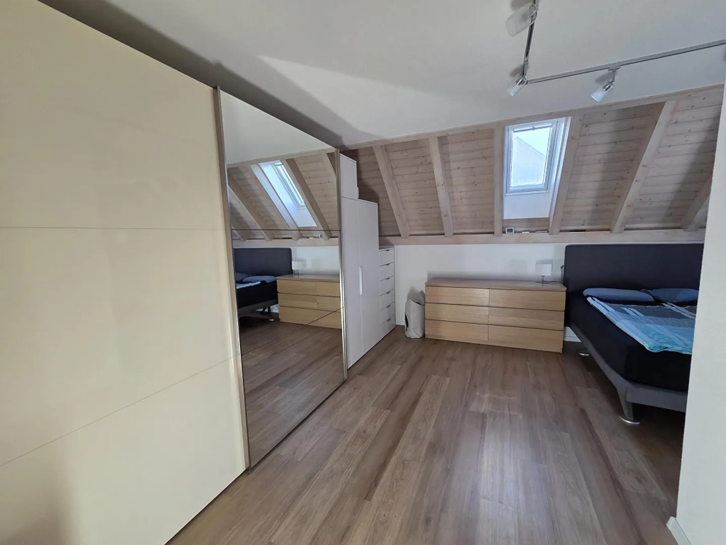 Casa bifamiliare per famiglie di 5,5 stanze con giardino in un quartiere tranquillo - Foto 14 di 26