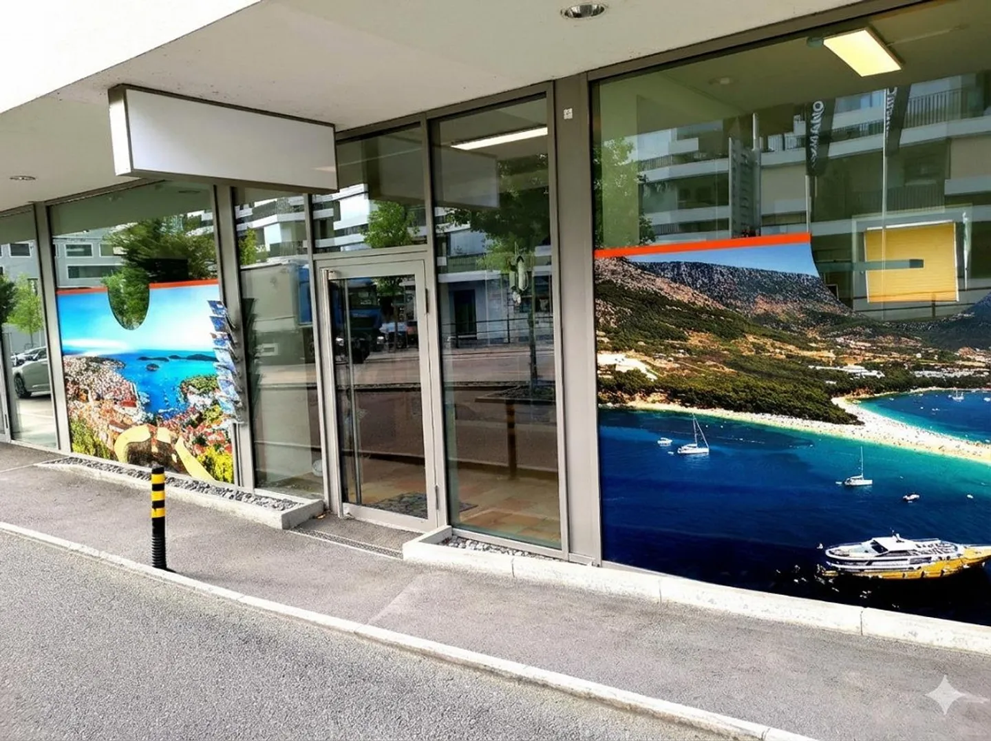 Showroom Premium avec Visibilité Maximale - Photo 1 sur 5