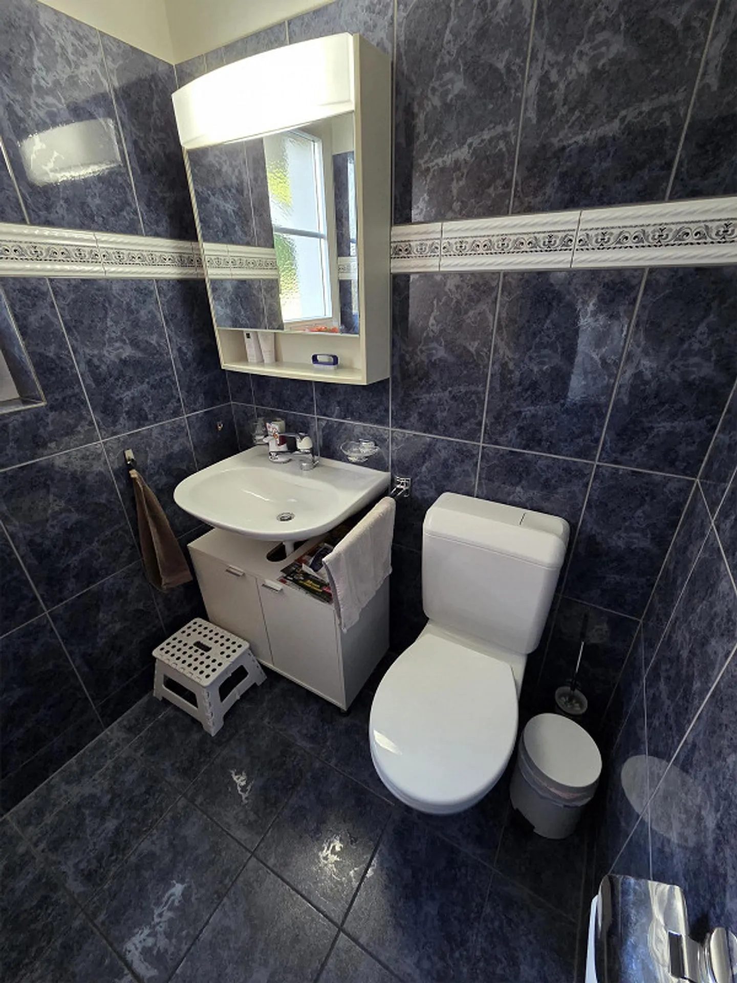 Casa bifamiliare per famiglie di 5,5 stanze con giardino in un quartiere tranquillo - Foto 24 di 26