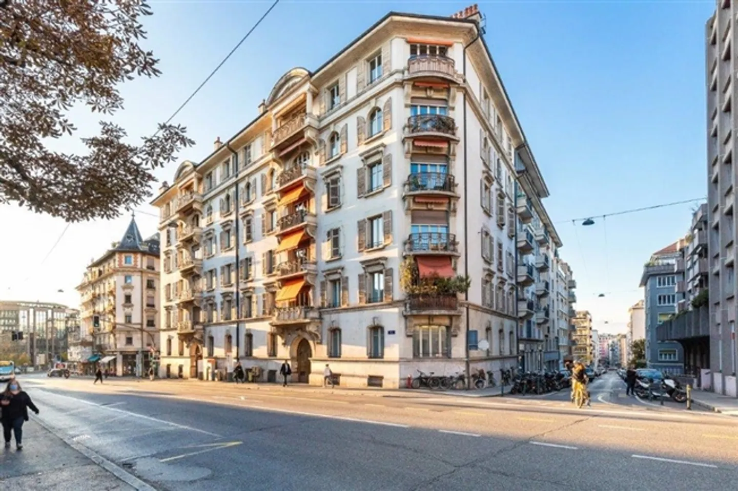 Un magnifique appartement de 5 pièces situé au 5ème étage d'un immeuble de luxe. - Photo 1 sur 1