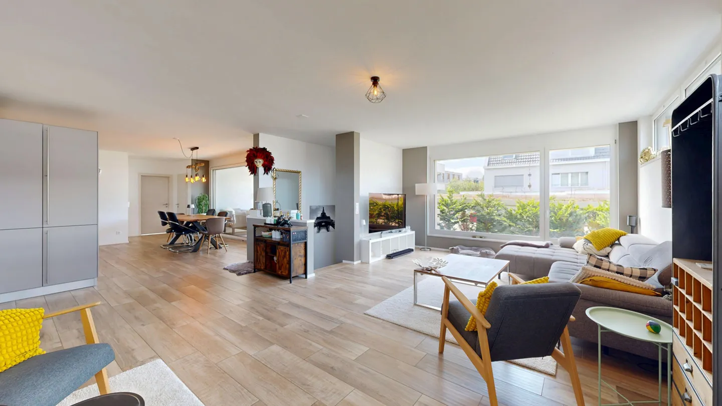 Moderne 4.5-Zimmer-Maisonettewohnung mit Terrasse und eigenem Garten - Foto 4 von 27