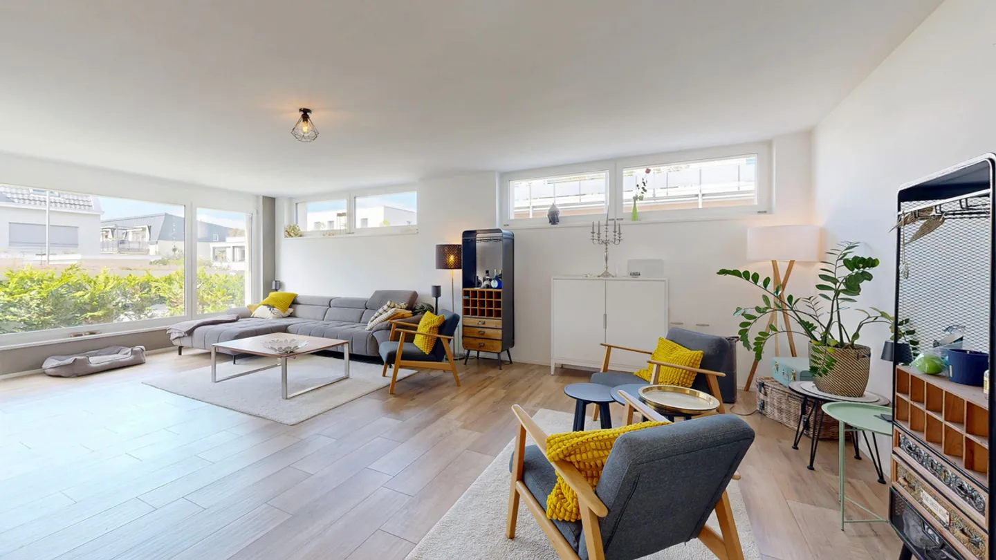 Moderne 4.5-Zimmer-Maisonettewohnung mit Terrasse und eigenem Garten - Foto 5 von 27