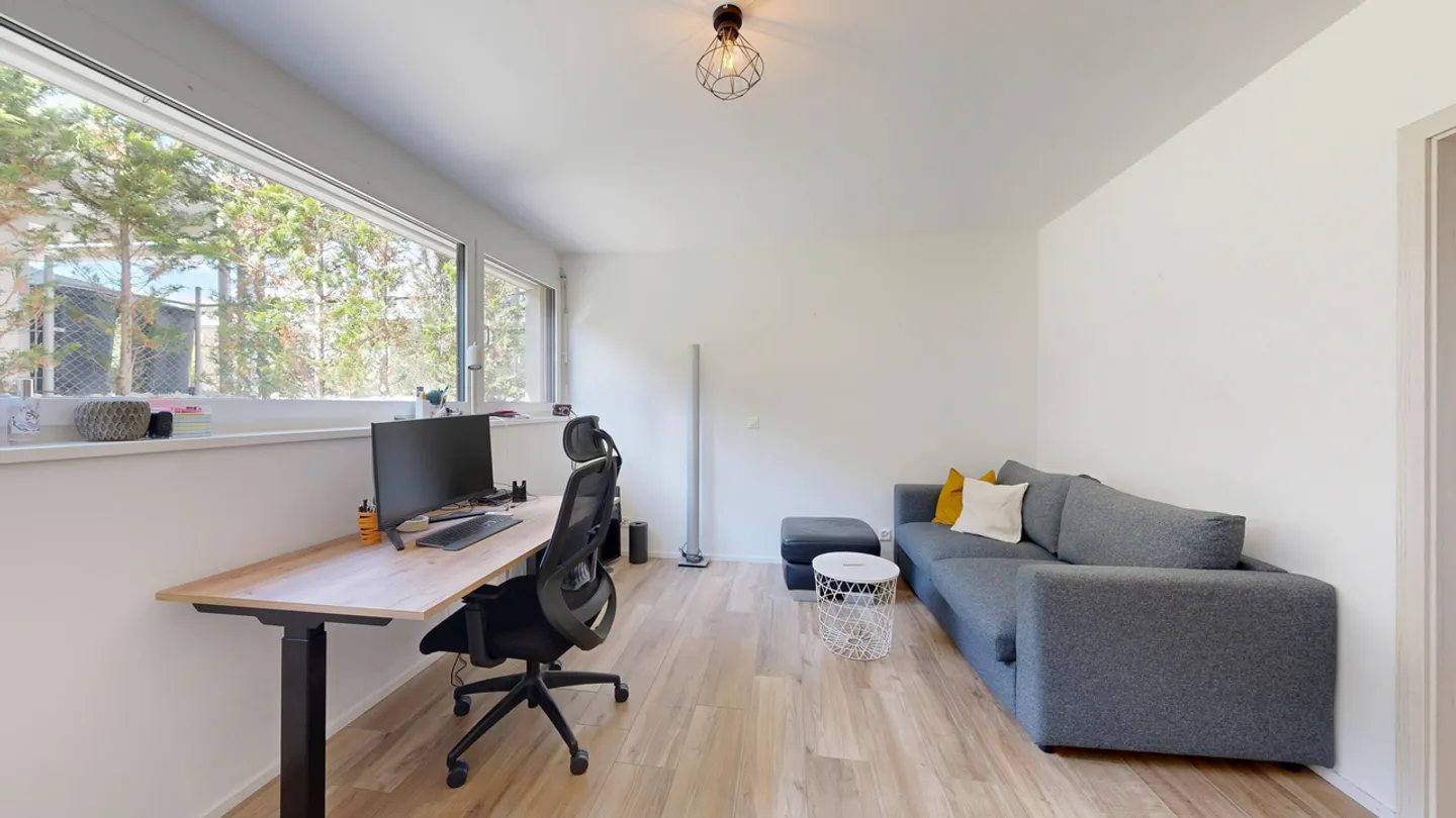 Moderne 4.5-Zimmer-Maisonettewohnung mit Terrasse und eigenem Garten - Foto 16 von 27