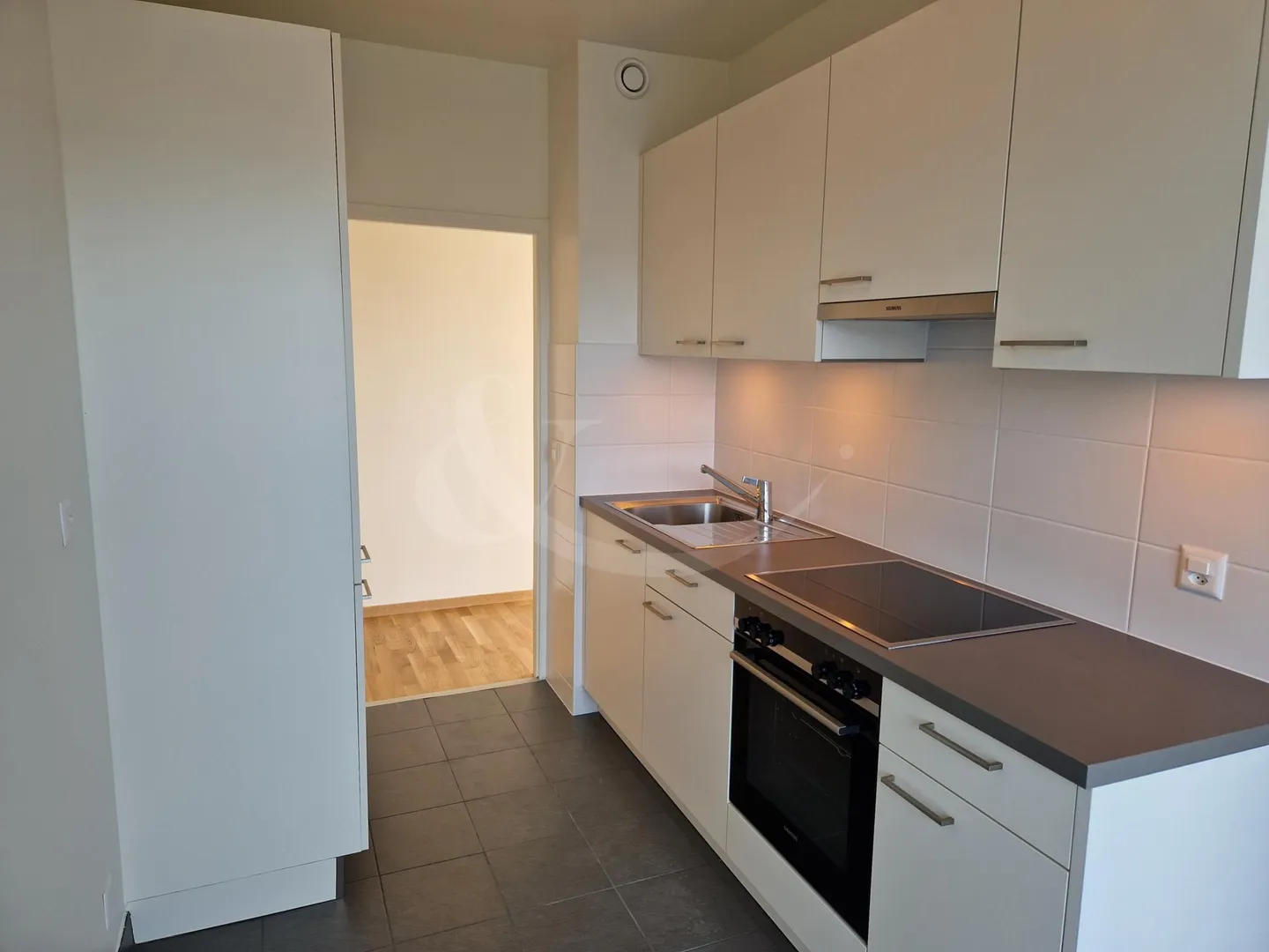 Charming 5-Room Apartment - Photo 1 of 2
