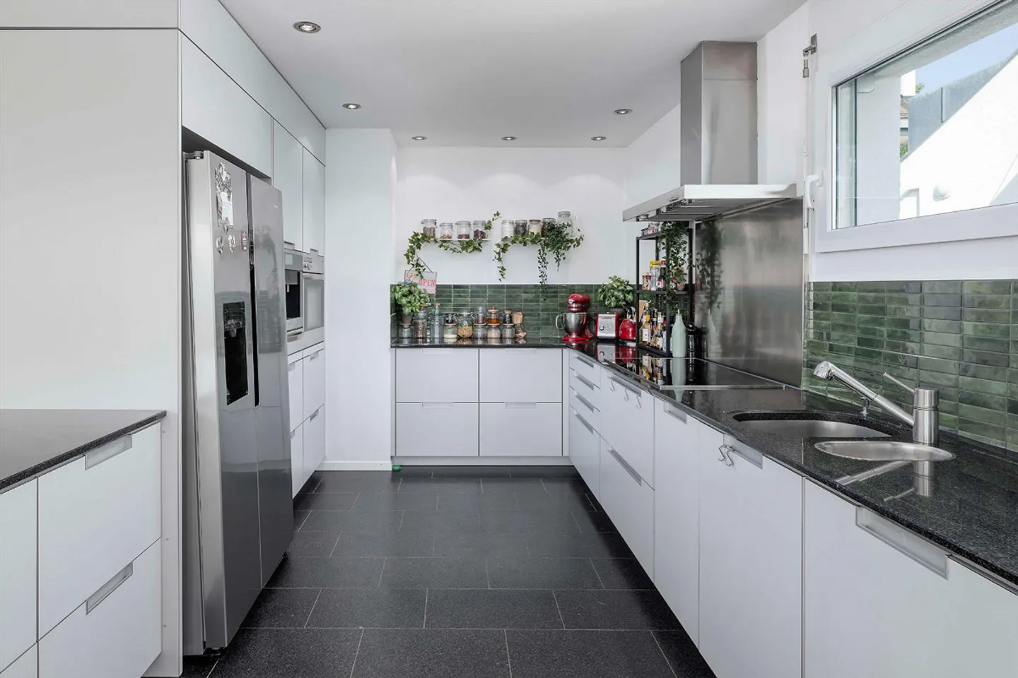 Hell. Unique. Generous. - Photo 2 of 8