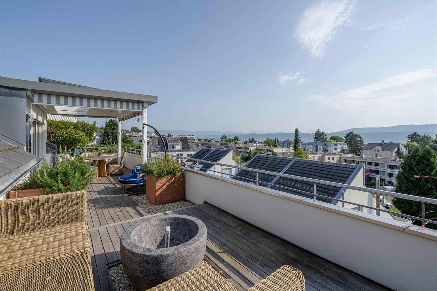 Hell. Unique. Generous. - Photo 3 of 8