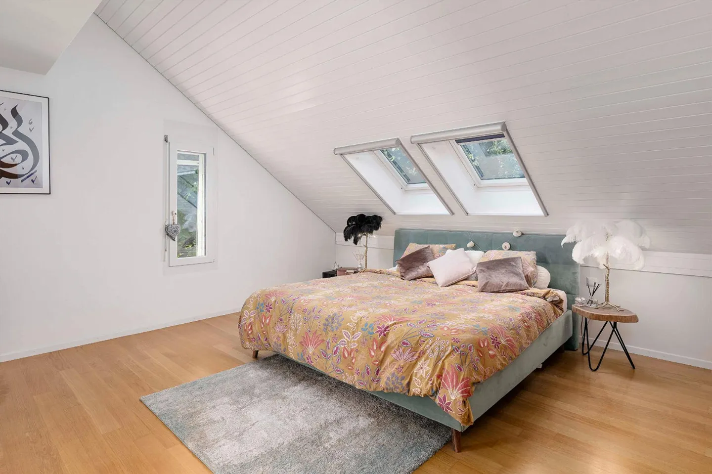 Hell. Unique. Generous. - Photo 4 of 8