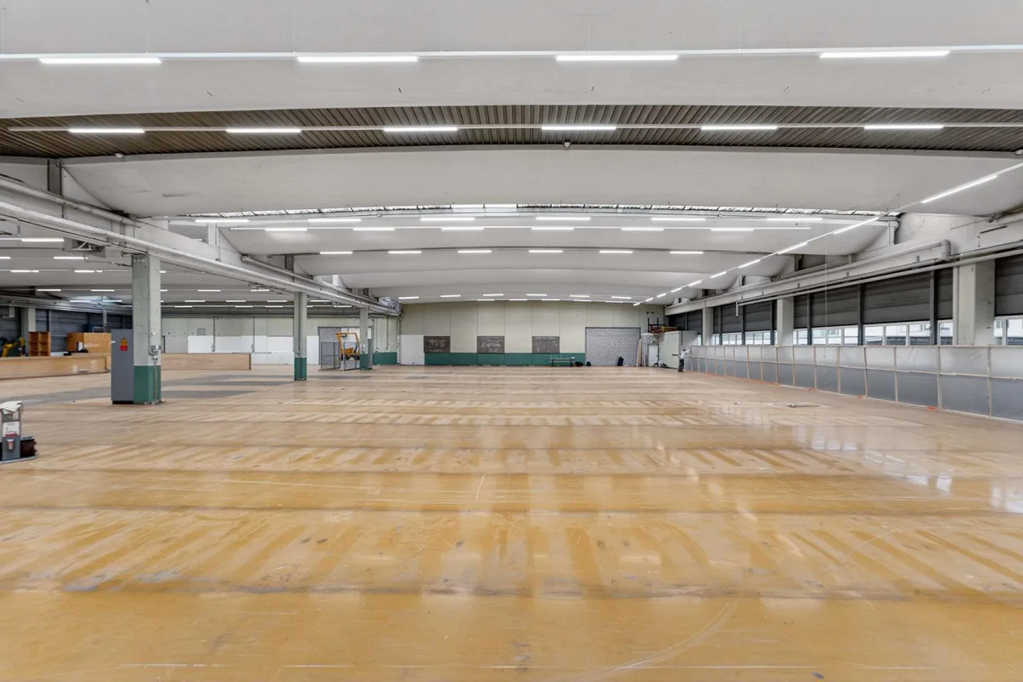 Complete logistics hall including PP and location area in the basement - Photo 3 of 13