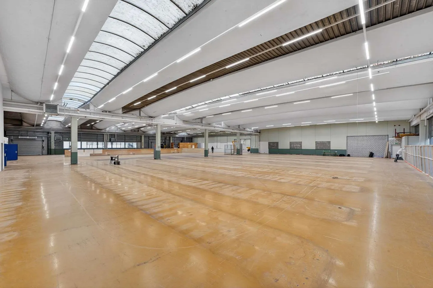 Complete logistics hall including PP and location area in the basement - Photo 4 of 13