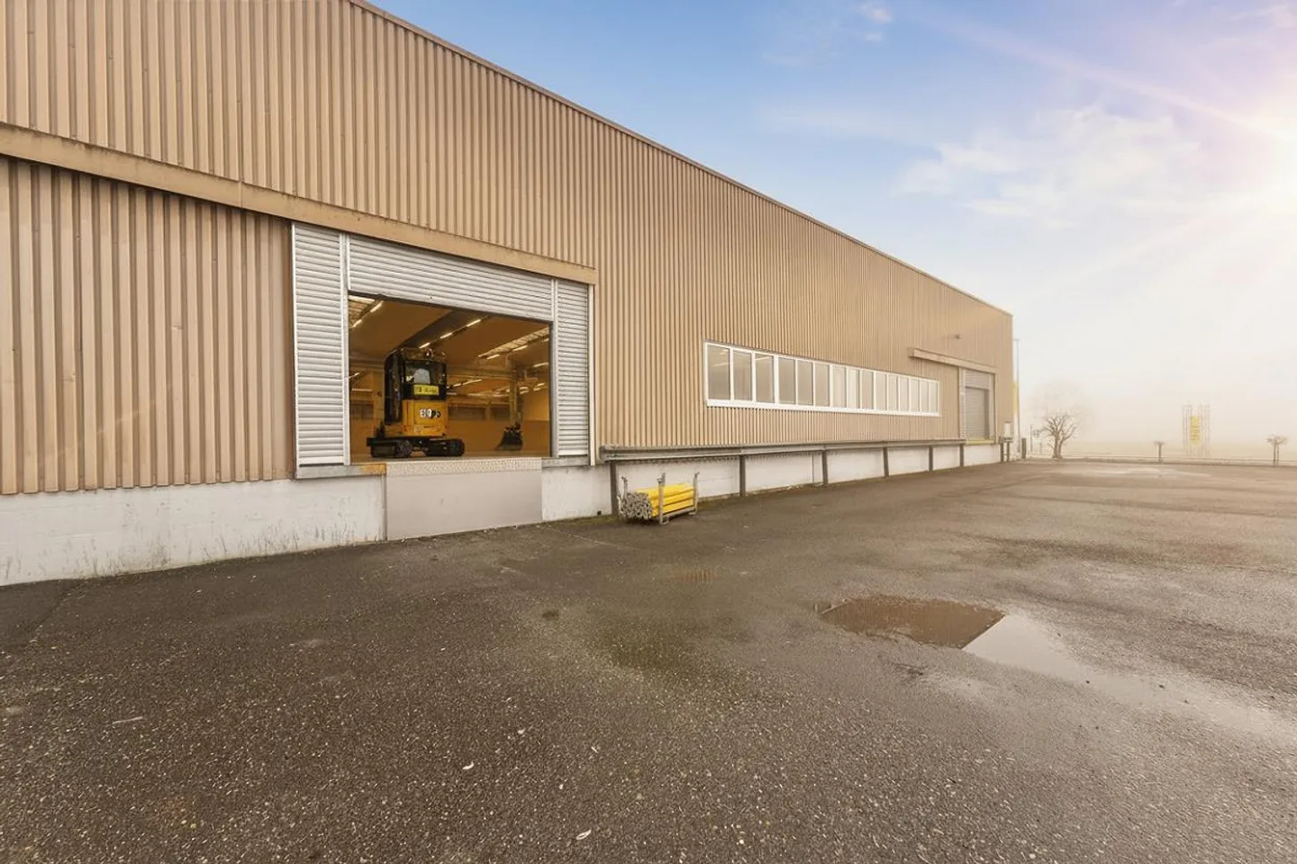 Complete logistics hall including PP and location area in the basement - Photo 1 of 13