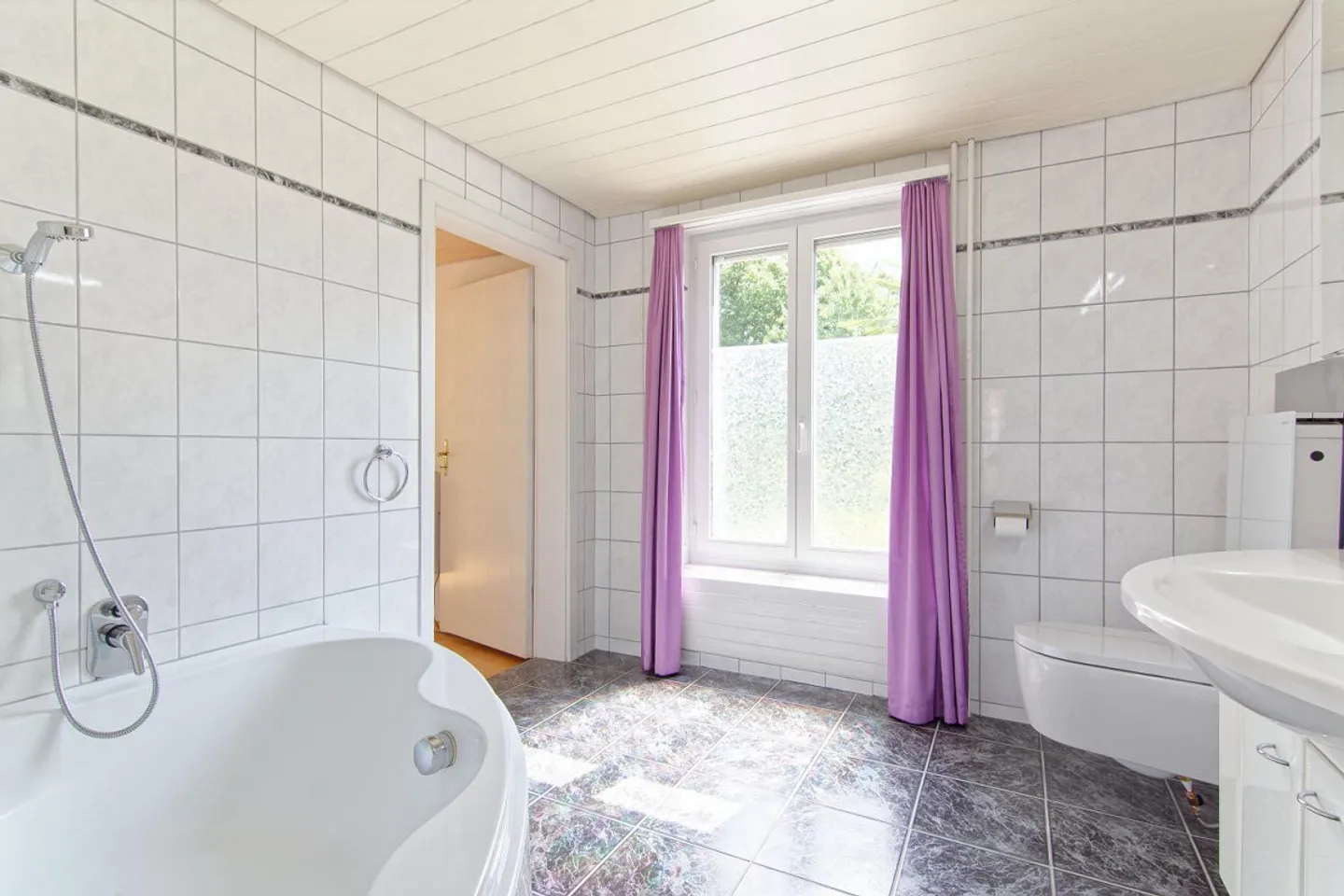 Casa unifamiliare indipendente di 8 stanze - Foto 3 di 7