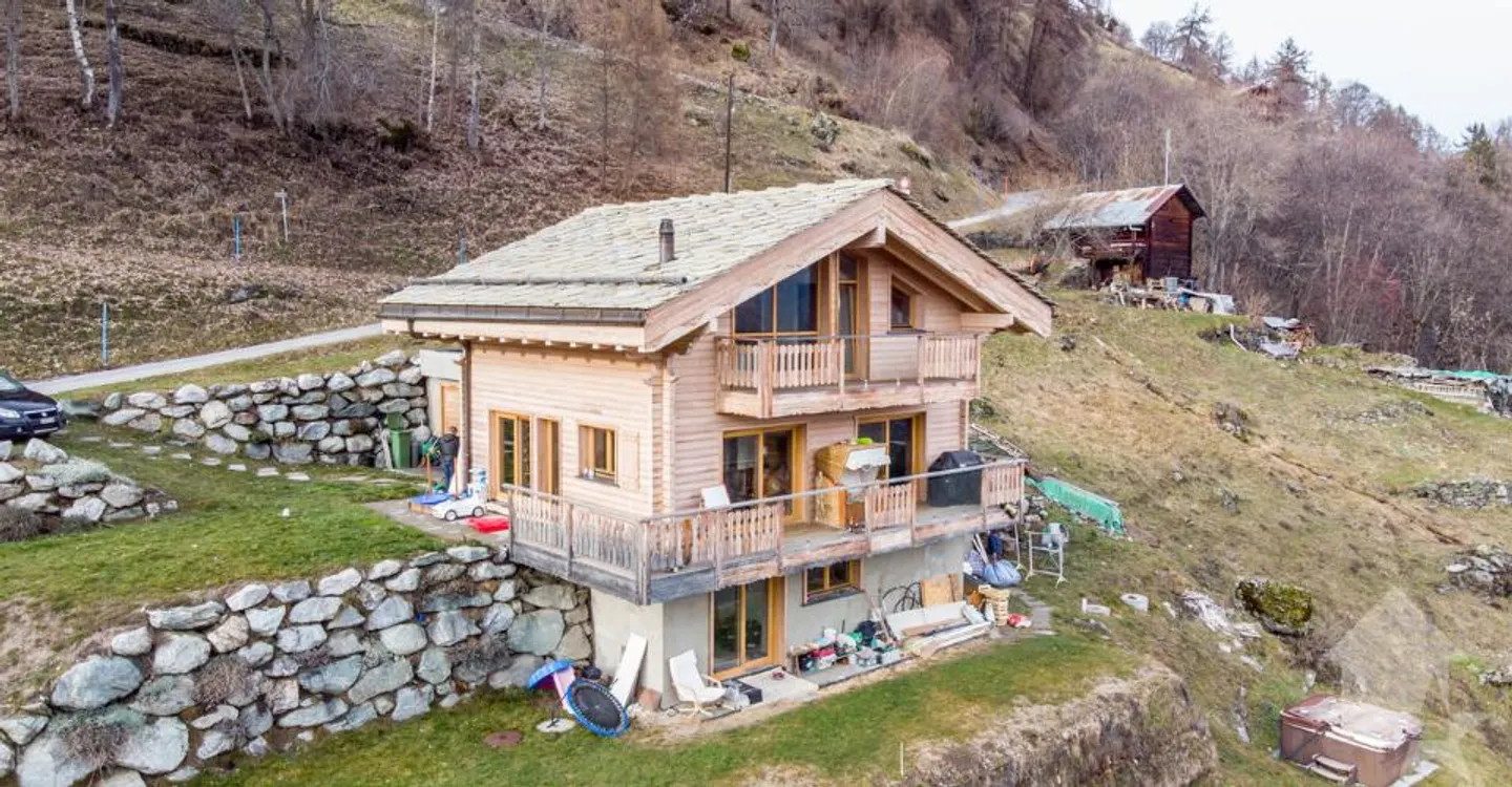 Chalet 7.5 rooms - Photo 2 of 10