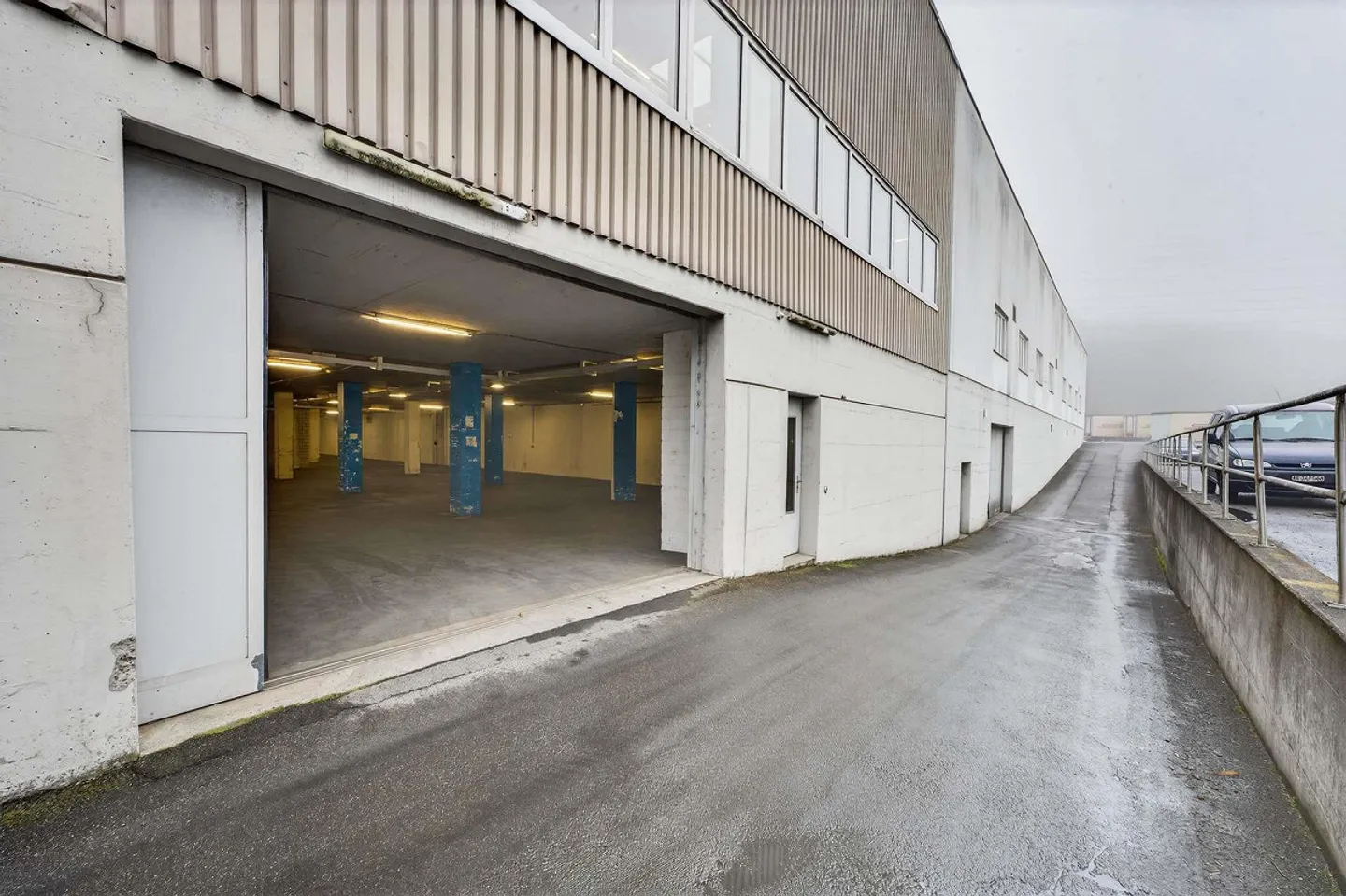 Complete logistics hall including PP and location area in the basement - Photo 10 of 13