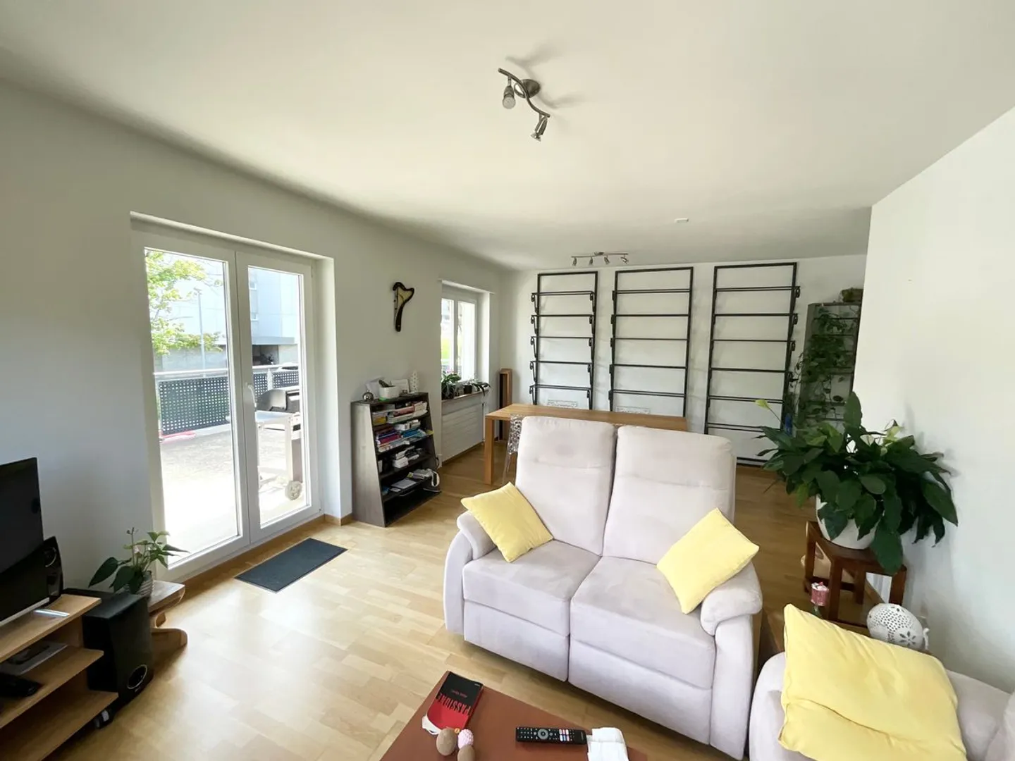 Appartement avec 4,5 pièces et grande terrasse sud - Photo 2 sur 8